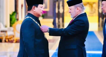 Prabowo Raih Penghargaan Kesultanan Johor